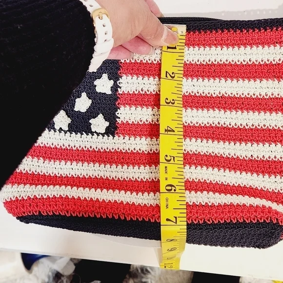Chateau Vintage Crochet American Flag Purse - Picture 8 of 9